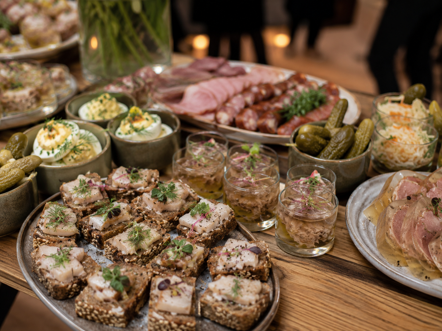 Sądecki stół z galaretkami, smalcem, wędlinami i tradycyjnymi przekąskami Catering Domino
